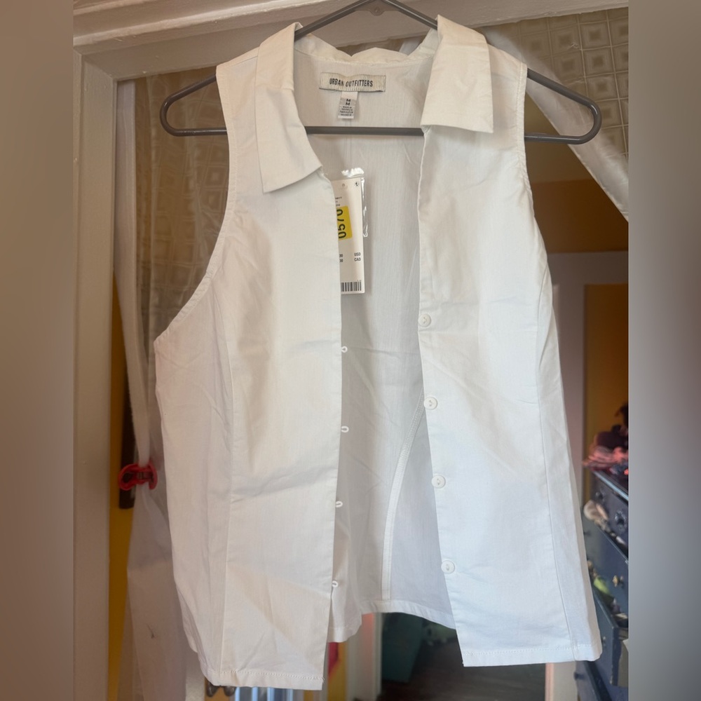 Urban outfitters armless shirt NWT med.,